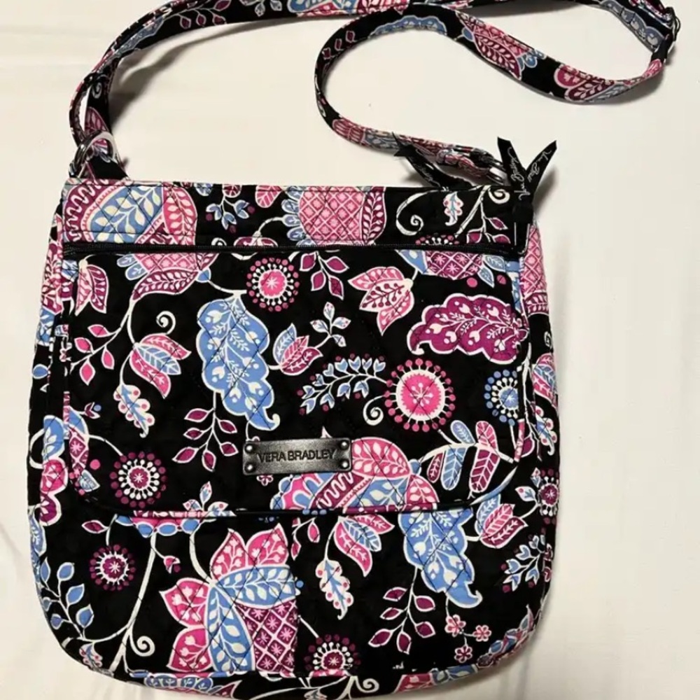 👜 Vera Bradley Crossbody Bag – Floral & Paisley Print